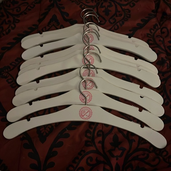 PINK VS clothes hangers - Picture 1 of 2